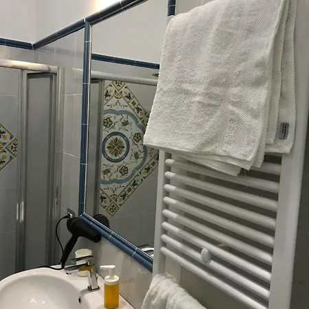Oda ve Kahvaltı Le Marinelle 2*
